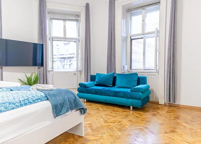 Spacious 3 Adjacent Apartments, Very In شقة
