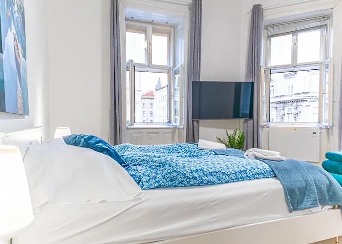 Spacious 3 Adjacent Apartments, Very In *