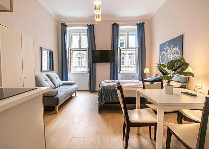 Spacious 3 Adjacent Apartments, Very In *