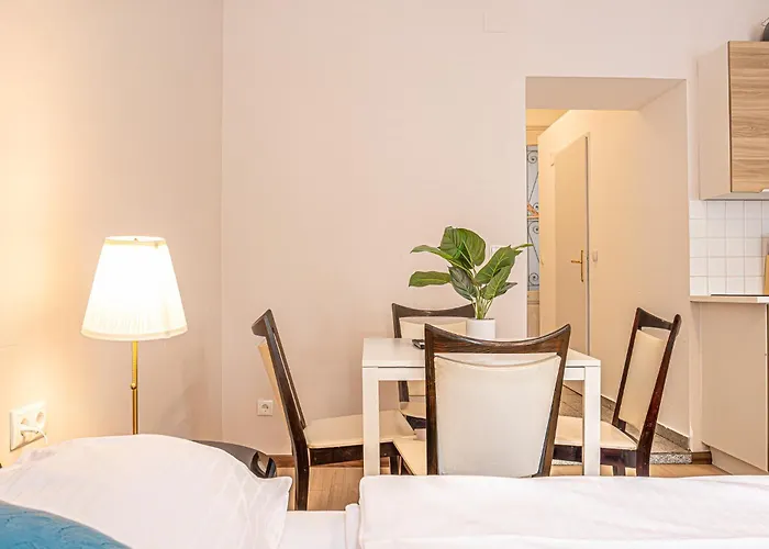 شقة Spacious 3 Adjacent Apartments, Very In *