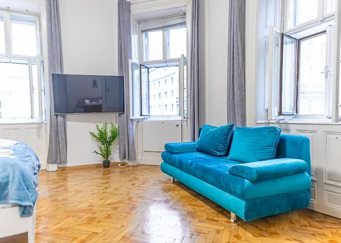 Spacious 3 Adjacent Apartments, Very In *