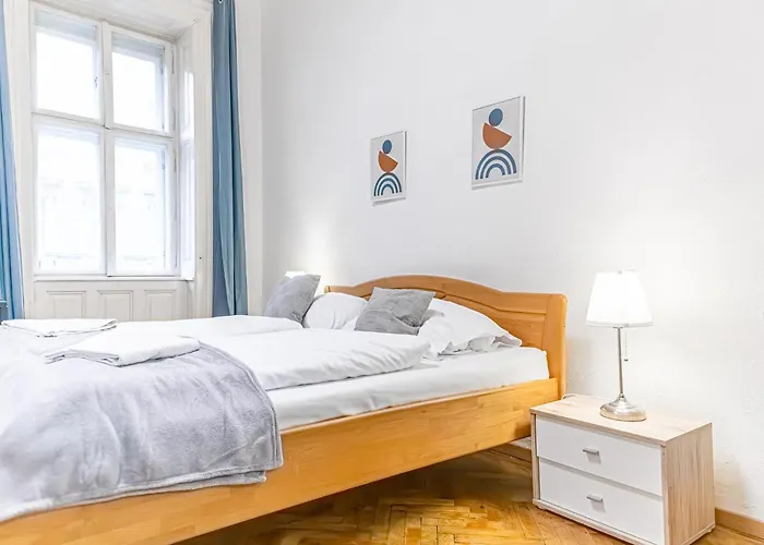 Spacious 3 Adjacent Apartments, Very In شقة *