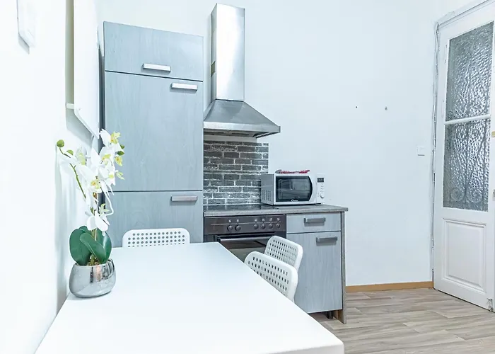 شقة Spacious 3 Adjacent Apartments, Very In *