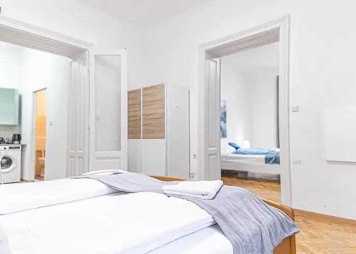 Spacious 3 Adjacent Apartments, Very In فيينا