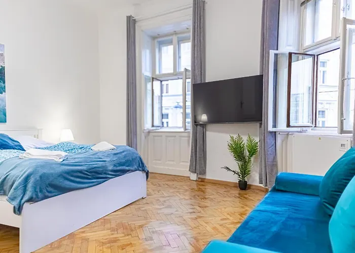 Spacious 3 Adjacent Apartments, Very In شقة