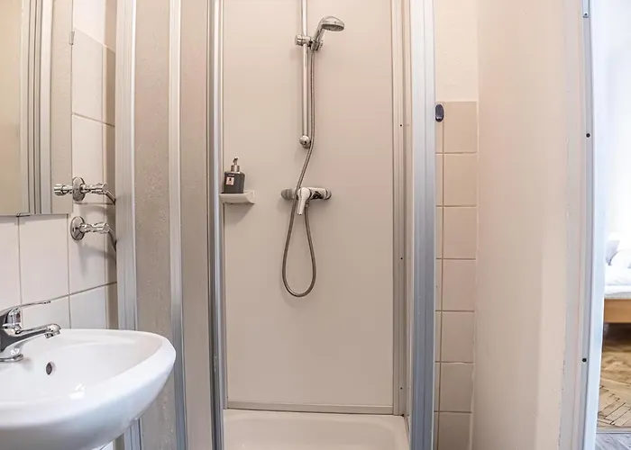 Spacious 3 Adjacent Apartments, Very In شقة