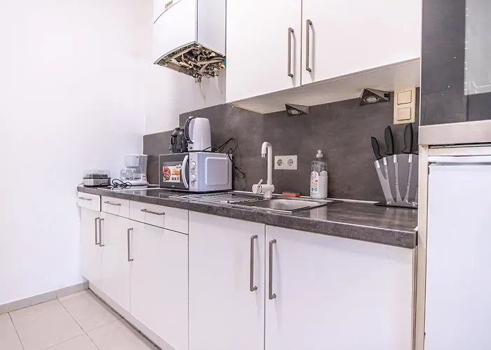 شقة Spacious 3 Adjacent Apartments, Very In *
